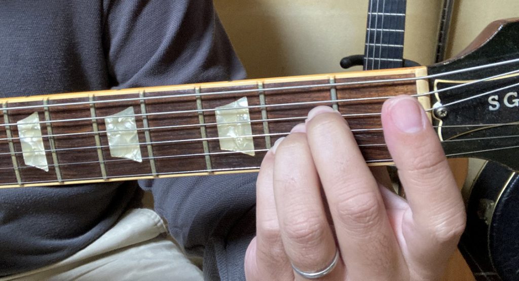 Aコードの小指を使った押さえ方 コードチェンジが楽になる